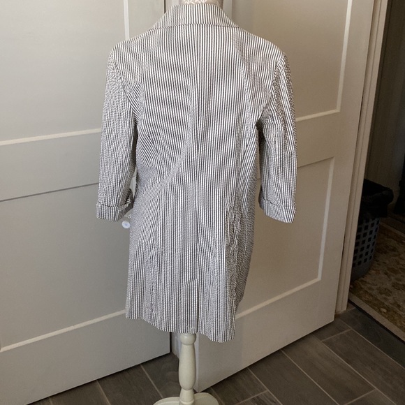 This is a seersucker jacket.  In white & grey in a size 16. - Picture 2 of 3